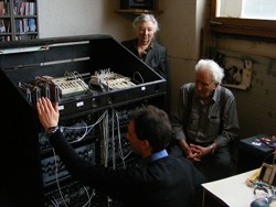 Janine, Oscar et Jean-François Charles devant le SYHAMO